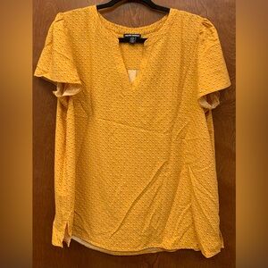 4 for $20 Hilary Radley short sleeve v-neck blouse yellow size large
